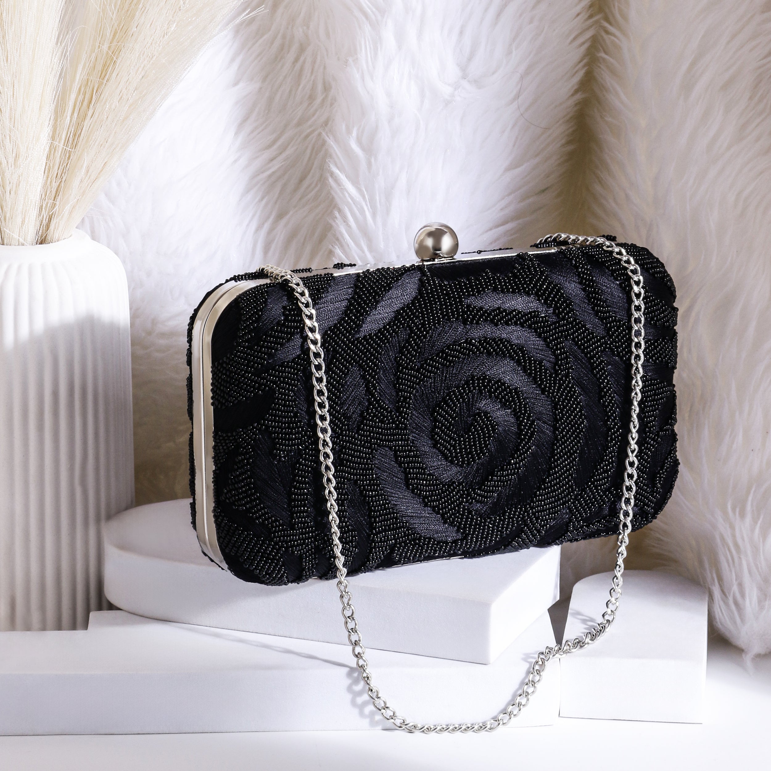 Osty Zuri - Handcrafted Elegance in Every Thread