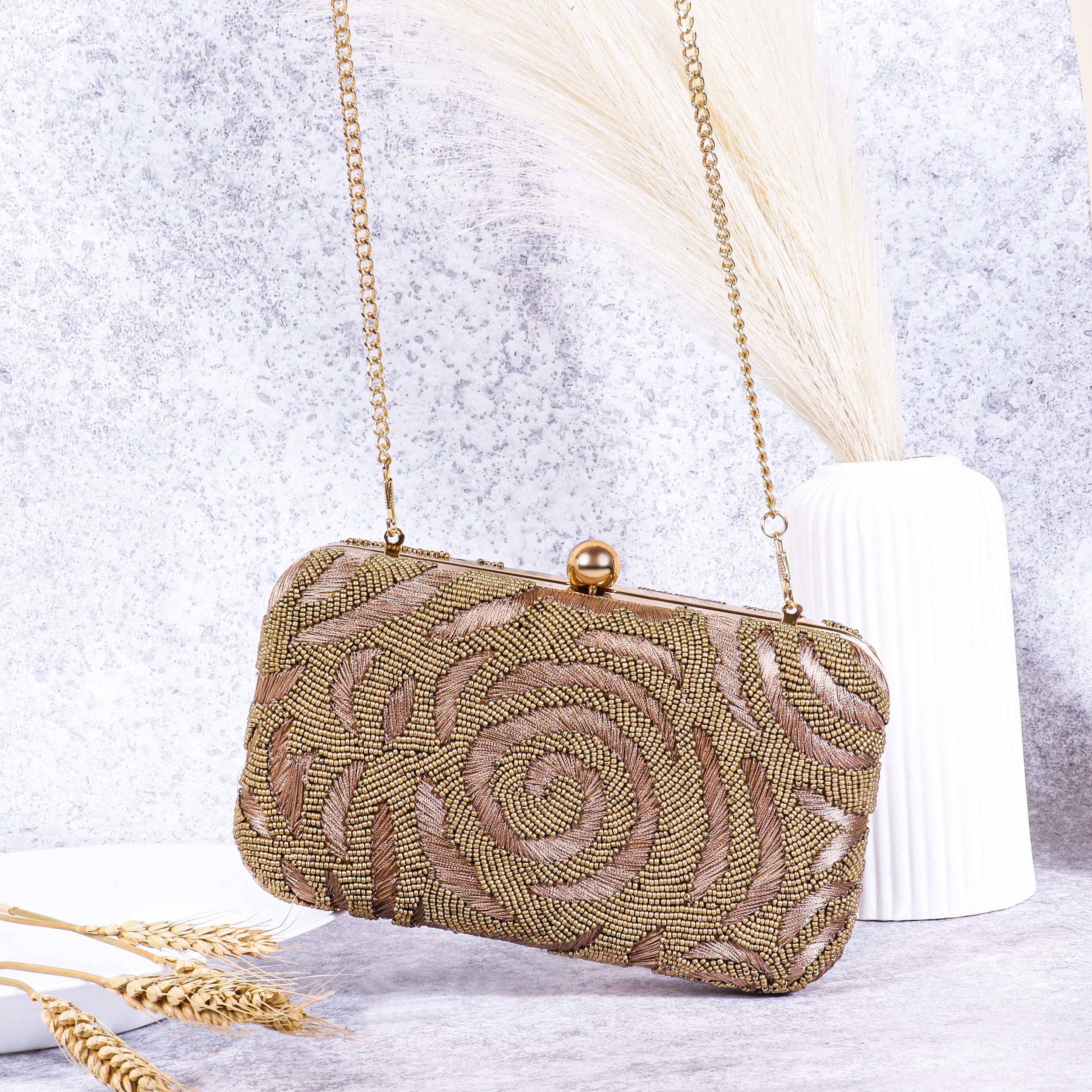 Osty Zuri - Handcrafted Elegance in Every Thread